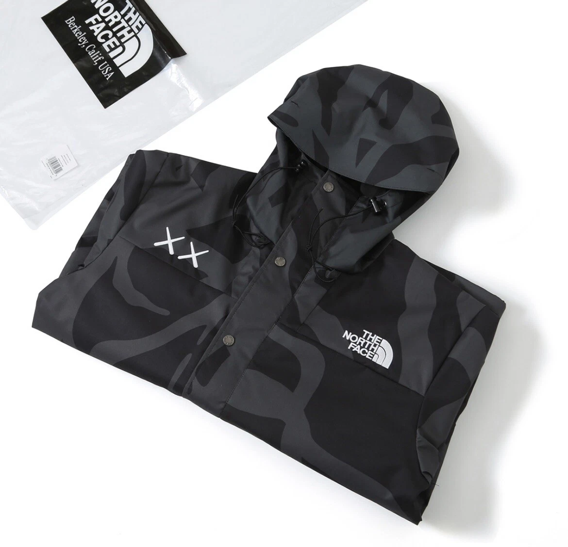 KAWS x THE NORTH FACE RETRO 1986 MOUNTAIN JACKET