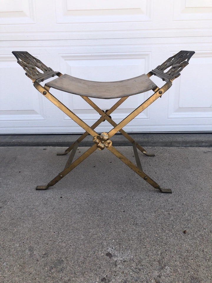 Taburete de banco Oscar Bruno Bach estilo hierro inspirado en Art Deco motivo grifo Foto 2 de 4