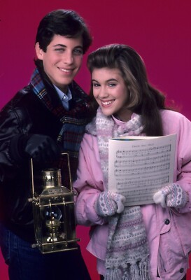 BEAUTIFUL ALYSSA MILANO & SCOTT BLOOM 8X10 PHOTO