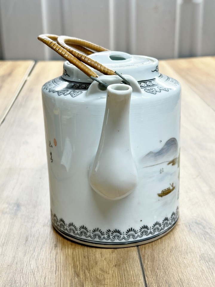 VINTAGE ANTIQUE TEAPOT CHINESE PAINTED PORCELAIN VINTAGE ORIENTAL