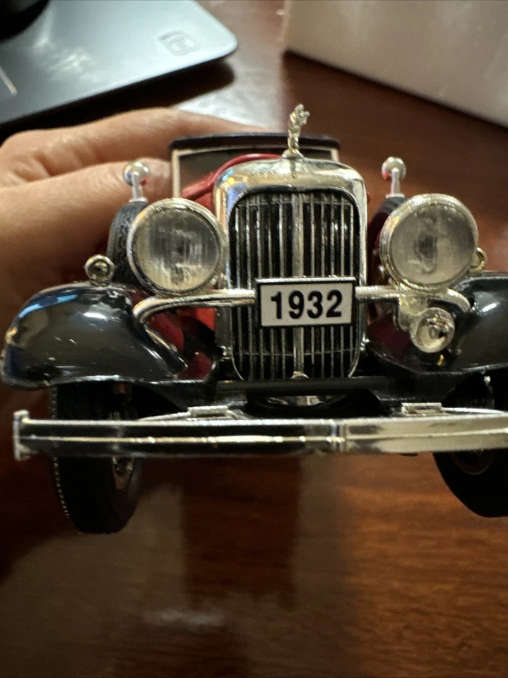 Lincoln Roadster 1932 color rosa/negro. ARKO 23210-32LNRD escala 1:3 2 Foto 4 de 4