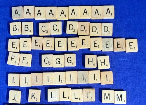 Juego SCRABBLE Vintage 100 Cartas de Repuesto de Madera y 4 Soportes de Madera - Imagen 2 de 5