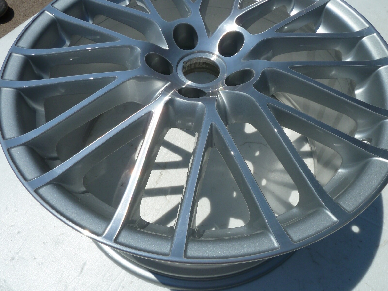 MINT 06-16 ASTON MARTIN V8 VANTAGE REAR WHEEL OEM RIM 20 spoke 9.5x19 Silver 19"