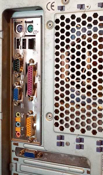 Torre ordenador Intel Celeron SIN HDD con Teclado Lenovo - Imagen 3 de 4