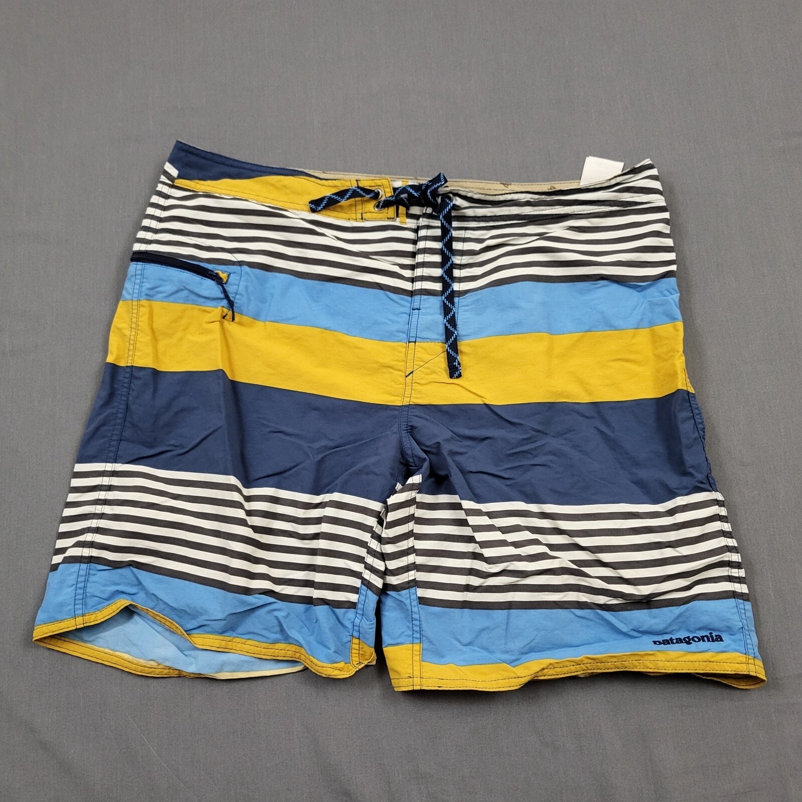 Patagonia Shorts Mens 36 Mid Rise Swim Trunks 8" Inseam Pull On Striped Blue