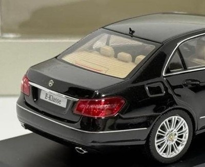 Mercedes-Benz 1/43 W212 E-Class Black Diecast Model Car