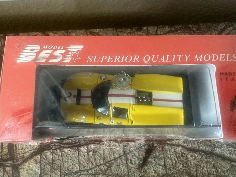 MEJOR MODELO 9157 'LOLA T70 CUPÉ MARCAS ESCOTILLA 1968 #2' 1:43. Sin usar, en caja Foto 2 de 4