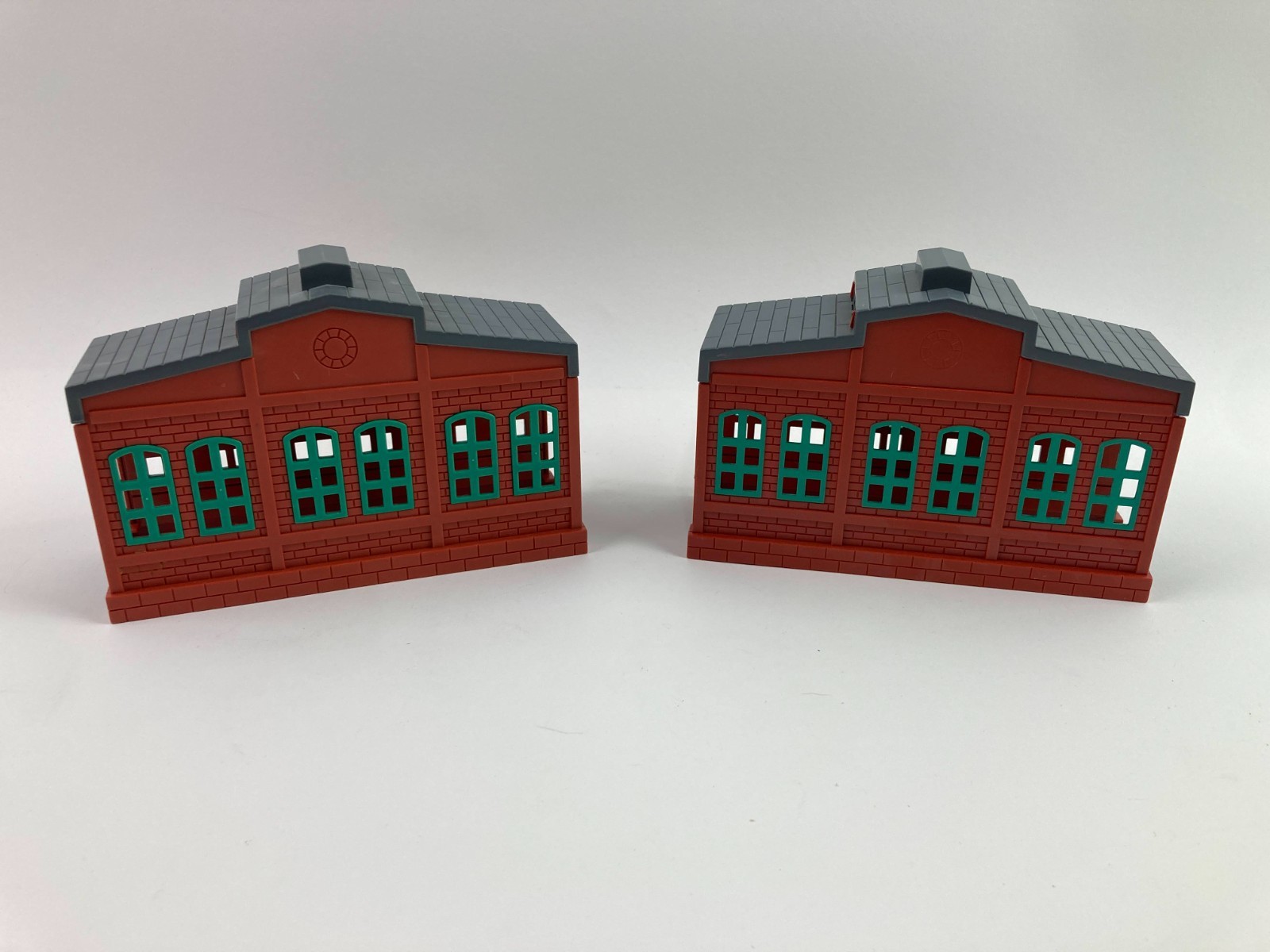 Set of 2 Engine Shed Station Tunnels Thomas & Friends TOMY Trackmaster 2004