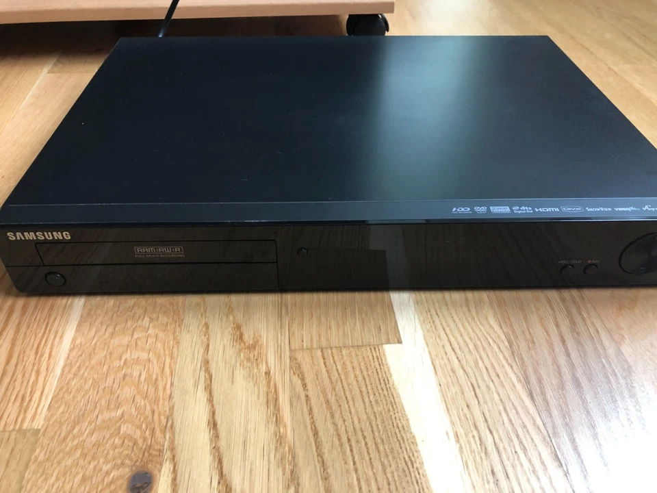 Samsung HDD&DVD Recorder DVD-HR777 - 320 GB Festpl. defekt