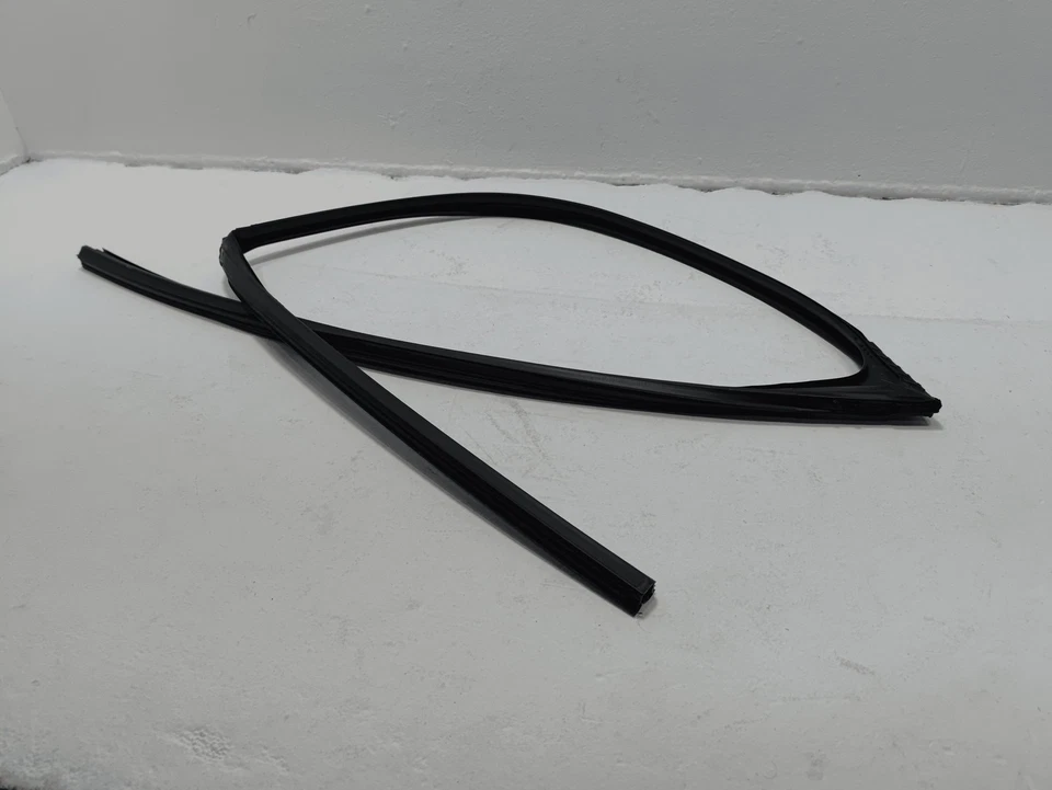 Sello de canal de funcionamiento de ventana de puerta lateral del pasajero delantero Toyota Rav4 2019-2025 OEM Foto 4 de 4