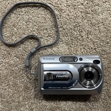 Camera Digital Fujifilm - FinePix  A340, 4.0MP  Silver SD Card