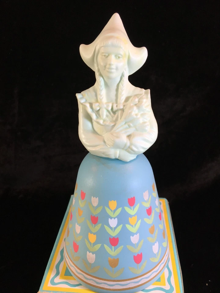 Avon Belles of the World DUTCH MAID Soneto Colonia 4 FL. OZ. Foto 3 de 4