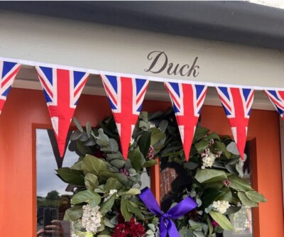 V.E.DAY. GROSSER AUSVERKAUF. Union Jack Stoffwimpelkette. Doppelseitig.