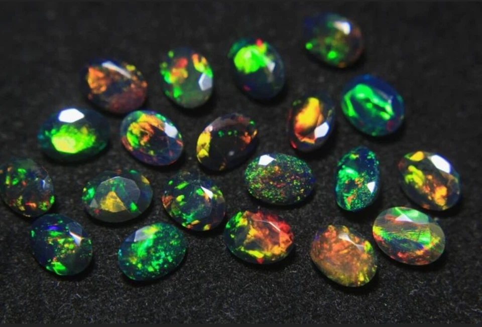 Ópalo negro etíope corte ovalado 7x5 mm, facetado, iridiscente, piedra preciosa de ópalo de fuego Welo Foto 4 de 4