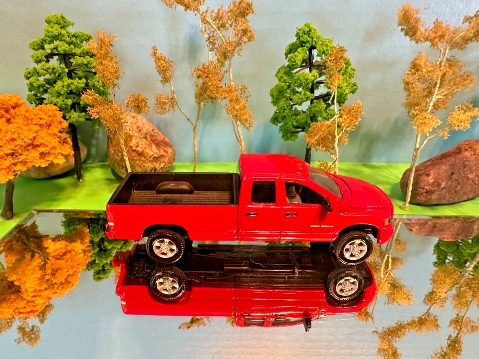 Dodge RAM 2001, 2500 rojo Ertl 1/64, ERTL de la vieja escuela, raro fundido a presión, difícil de encontrar Foto 4 de 4