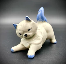 Playful VTG Hand-Painted Kay Finch Porcelain Kitty Cat Figurine: Beige and Blue