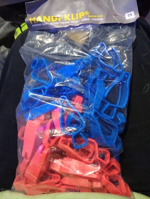 PACK OF 25 HANDI KLIP GLOVE GUARD CLIP FOR WORK SAFETY.RED AND BLUE