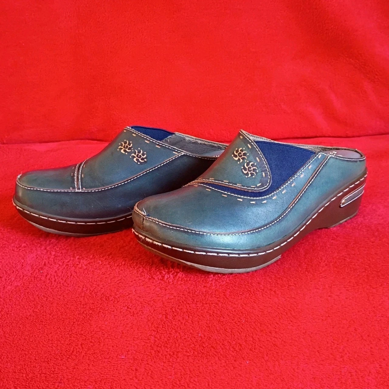 L’Artise Spring Step Chino Shoes Womens Size 38 Turquoise Leather Clogs Slip On