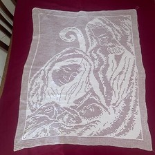 quadro lavorato all' uncinetto con Gesù, Giuseppe e Maria. Senza cornice 