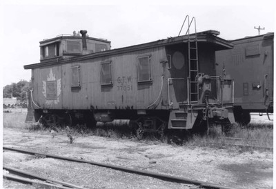 7H356 RP 1969 GRAND TRUNK WESTERN RAILROAD CABOOSE #77051
