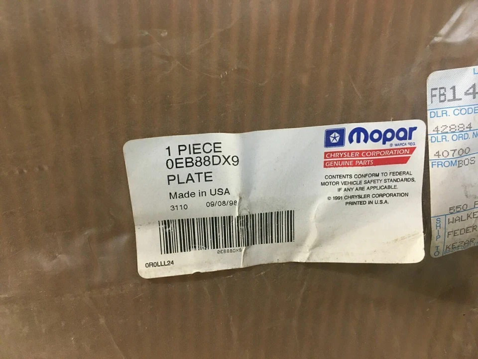 NOS 95,96,97,98 PLYMOUTH & DODGE NEÓN 4 puertas placa de umbral trasero derecho 4620224a -C56 Foto 3 de 4
