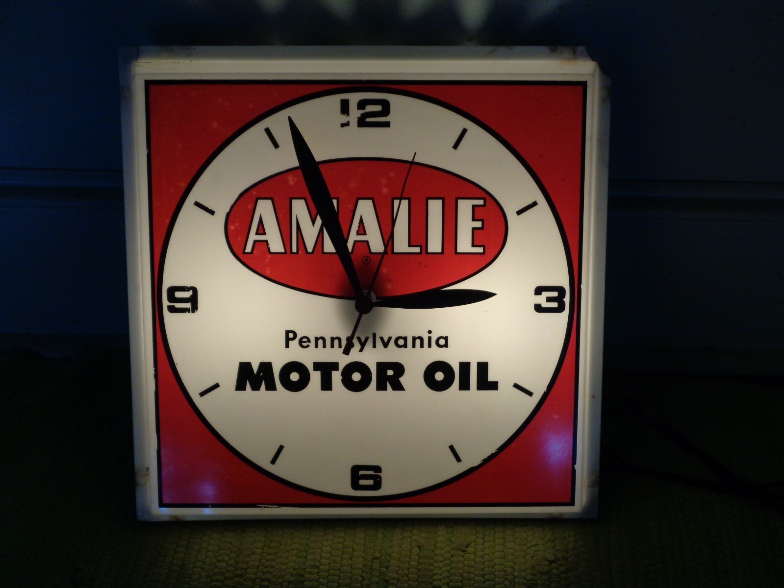 VINTAGE LIGHTED ADVERTISING CLOCK