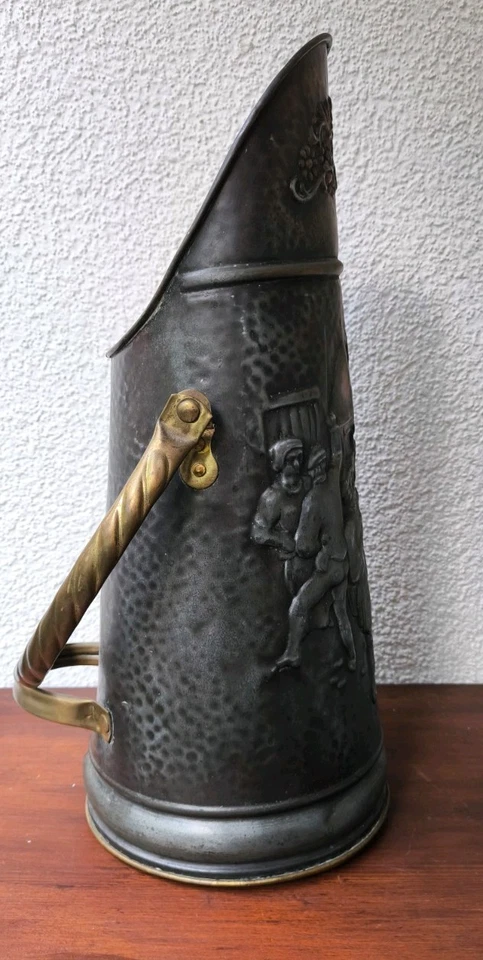 Antike Schirmständer / Dekorative Vase aus Metall mit Relief, ca. 49 cm - Bild 4 von 4