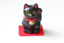 Black Lucky Cat   Japanese Maneki Neko Figurine   Protection  Good Fortune