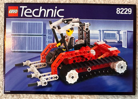 Vintage Lego Technic set 8229 - Tread Trekker; 100% complete w box and 2 manuals