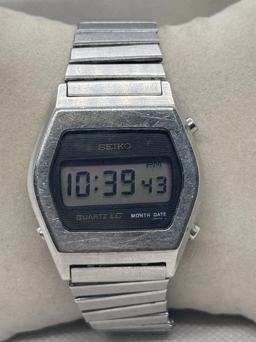 Seiko 0439-4019  Vintage Quartz LC Digital Date Month Watch