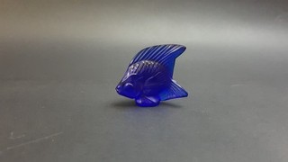 Beautiful Modern Lalique France Small Cap Ferrat Blue Crystal Fish Sculpture