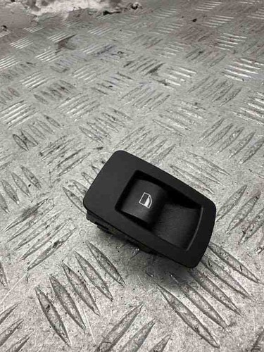 BMW 5 Touring E61 Schalter für Fensterheber hinten rechts 2520A 30500097