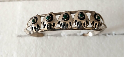 Navajo Sterling Green Turquoise Bezel Hand Wrought Bear Claws Bracelet Cuff 18CM
