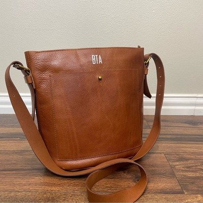 Madewell The Transport Bucket Bag in English Saddle Leather