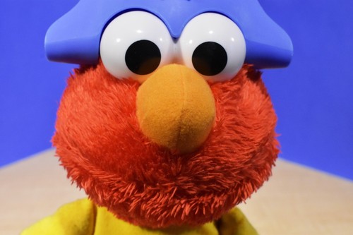 Hasbro 2013 Plaza Sésamo Imaginemos Elmo con sombrero pirata (390-209-1) - Imagen 6 de 6