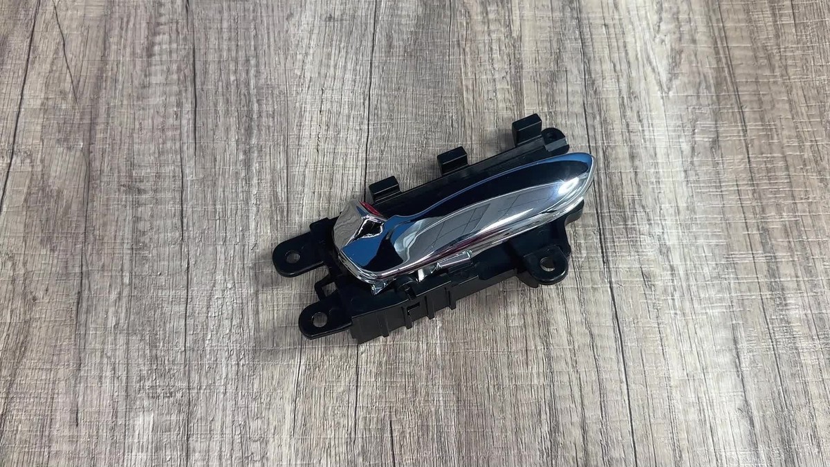82610-A7000/82620-A7000, Front/Rear Driver Side Interior Door