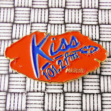 Kiss Radio 101.2fm Algarve Portugal Pin Badge 29mmx 15mm