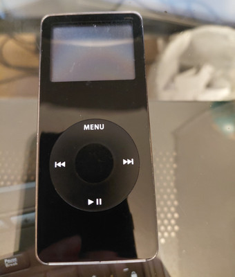Apple iPod Nano 1st Gen 2GB Black A1137 Click Wheel MP3/AAC Player