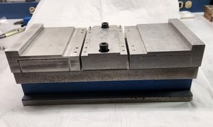 8 Units CARVLOCK VISE, Brand KURT Model HDM6AL