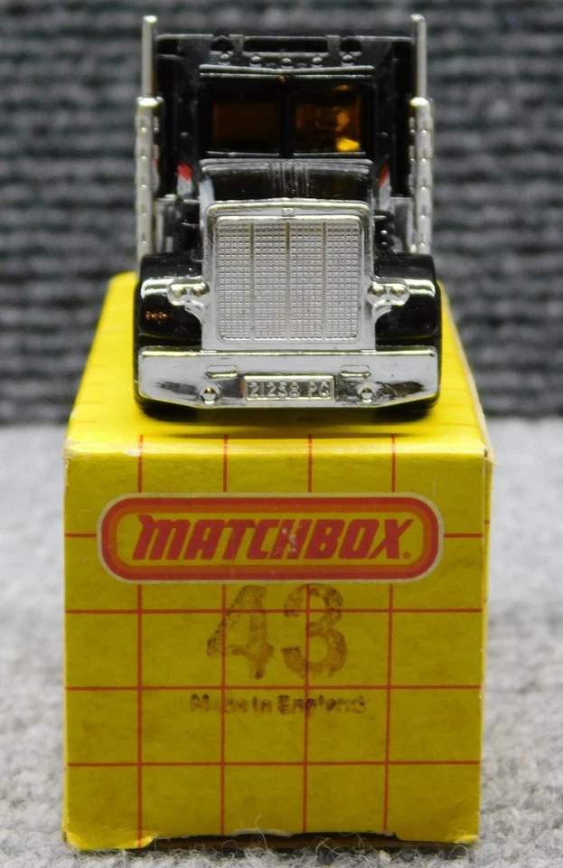 VINTAGE LESNEY MATCHBOX 1983 PETERBILT #43 YELLOW WINDSHIELD VARIANT WITH BOX - Image 2 of 3