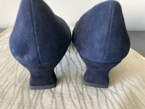 New and Vintage Stuart Weitzman Suede Pumps, Navy 9.5 M - Picture 7 of 13