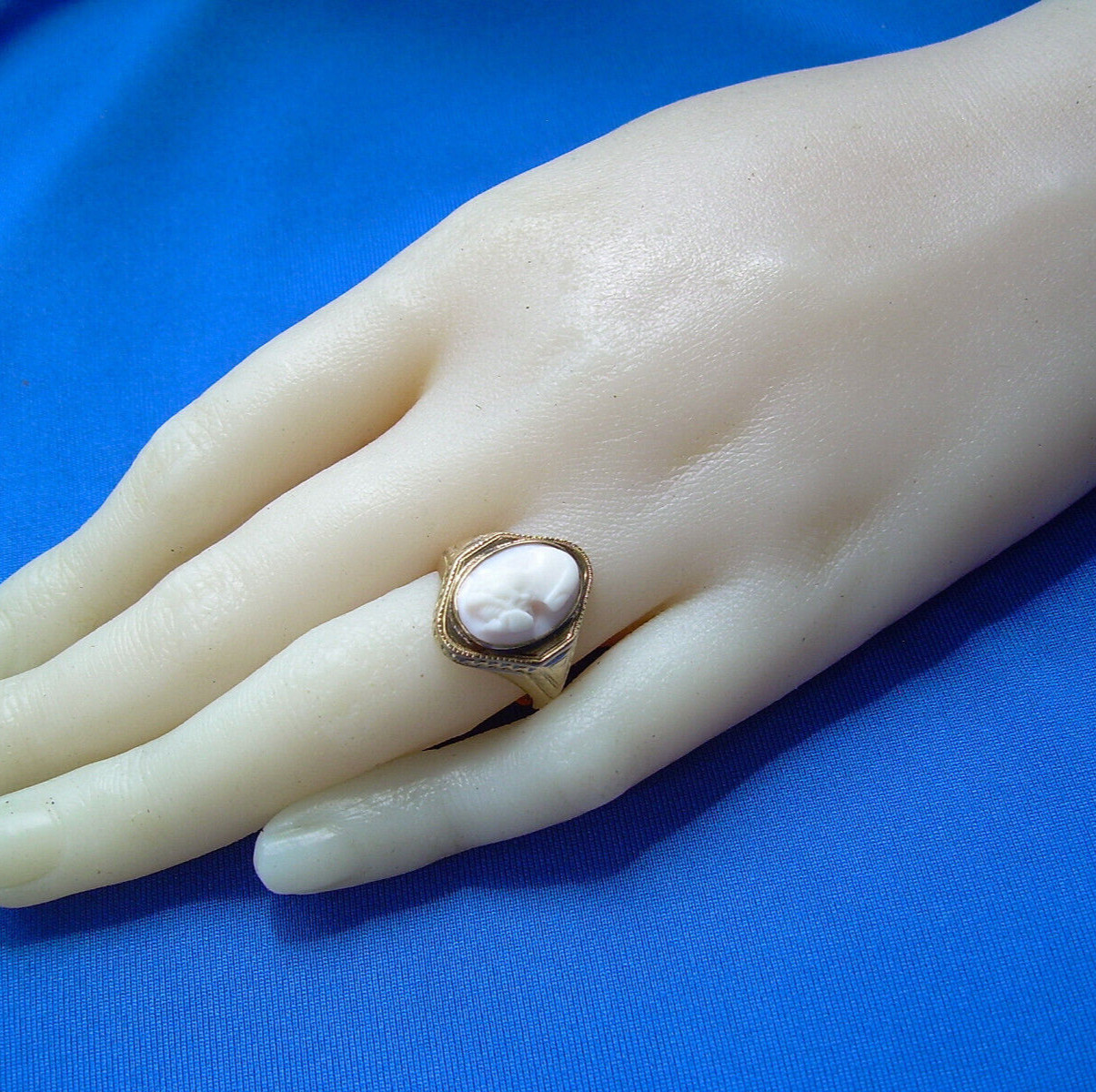 Antique Victorian Deco Ring Solid Gold Intaglio P… - image 8