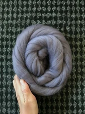 2 oz Fog merino wool roving 22.5 micron for Spinning Felting Weaving
