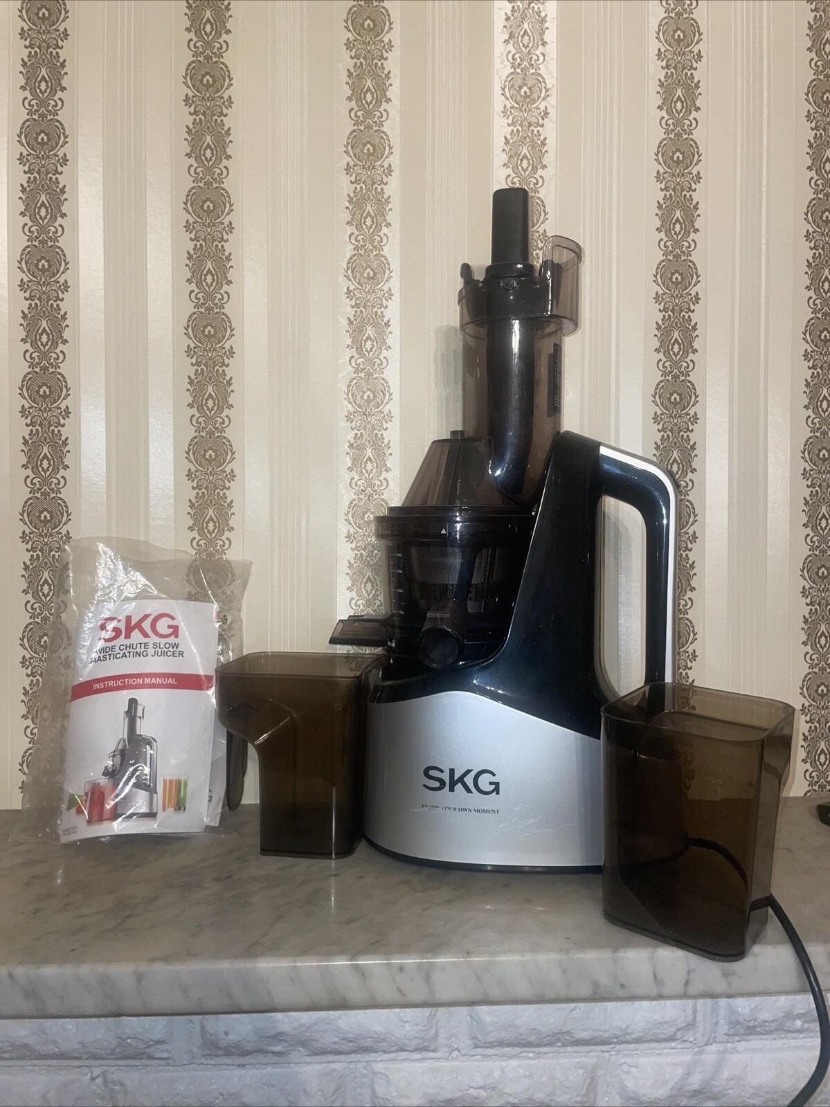 SKG Wide Chute Slow Masticating Juicer Model 2081 With Instructions