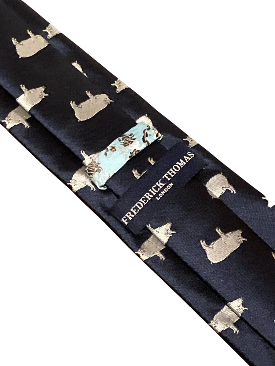 Cravate Designer Frederick Thomas - Bleu Marine Foncé, Motif Cochon Musique - Fait Main UK
