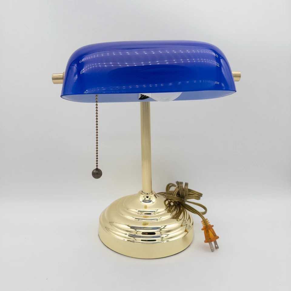 Lámpara de escritorio vintage Bankers vidrio azul con cadena de tracción base de latón 13 pulgadas de alto funcionando Foto 2 de 4