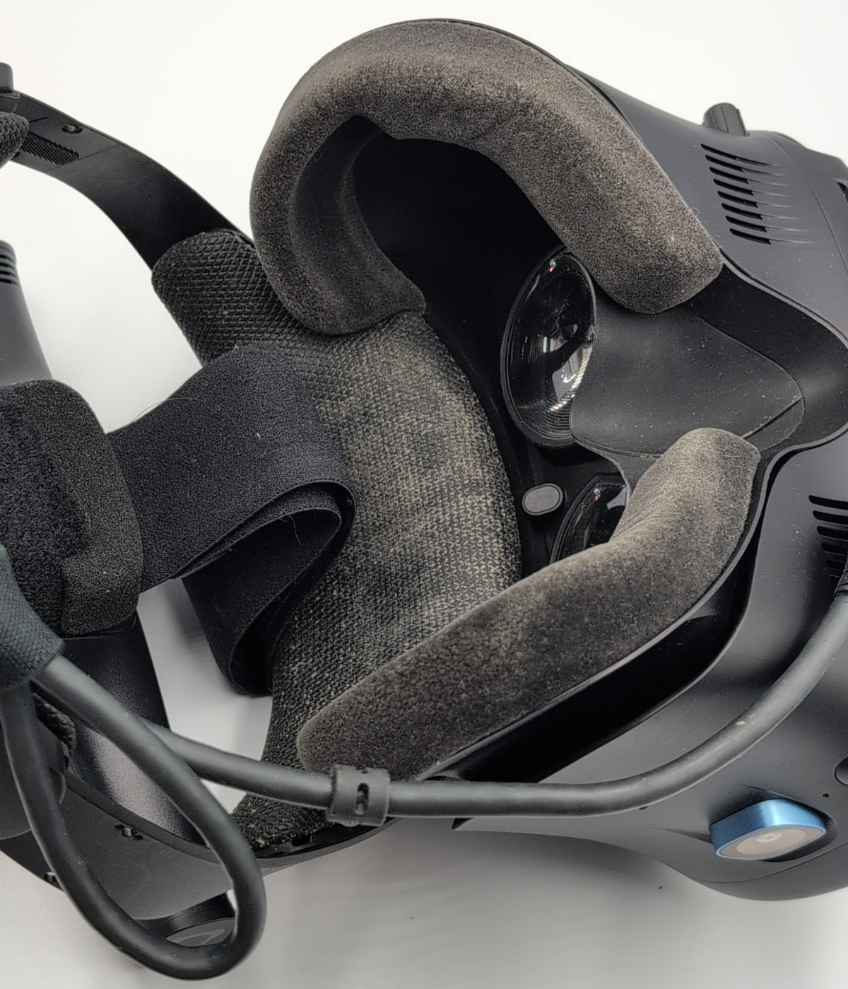 HTC VIVE Cosmos Elite VR Virtual Reality Headset Black Wireless Adapter Untested