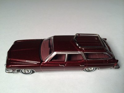 Auto World AW GM 1974 Buick Estate Station Wagon 1:64 1/64 Burgundy Model Car