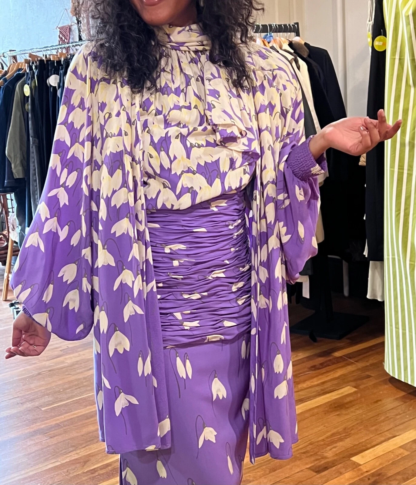 Abito da cocktail anni 80 VALENTINO boutique lavanda e seta bianca con collo sciarpa