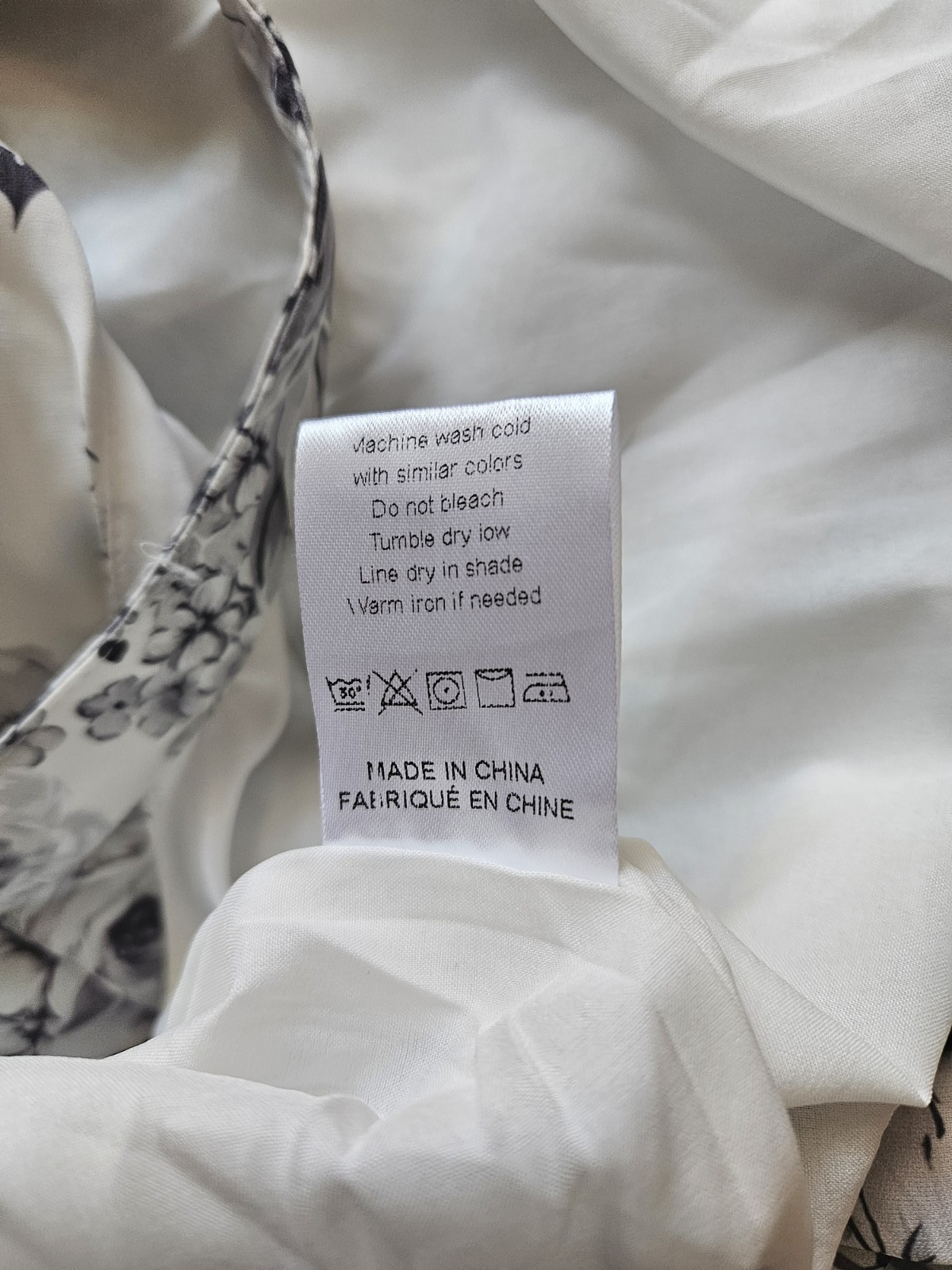 Beautiful Floral Sleeveless Jumper White and Gray Cross-Back, Pockets, SM/MED